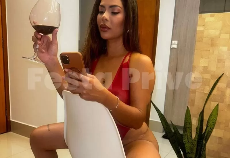 acompanhante de luxo Aria Monteiro